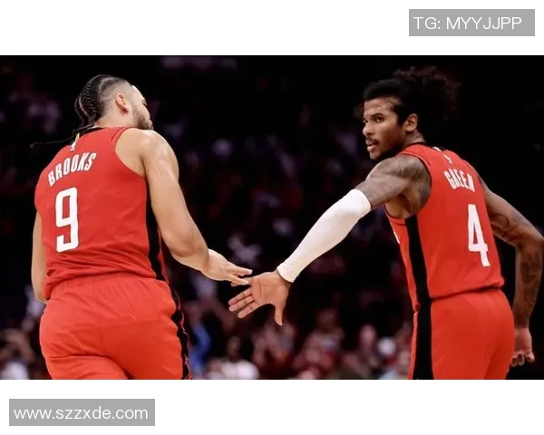 格林太阳首秀完美！一战打出榜眼身价，接班布克成联盟最强分卫